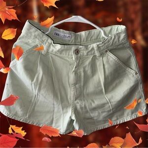 Zara Women's Light Green Shorts